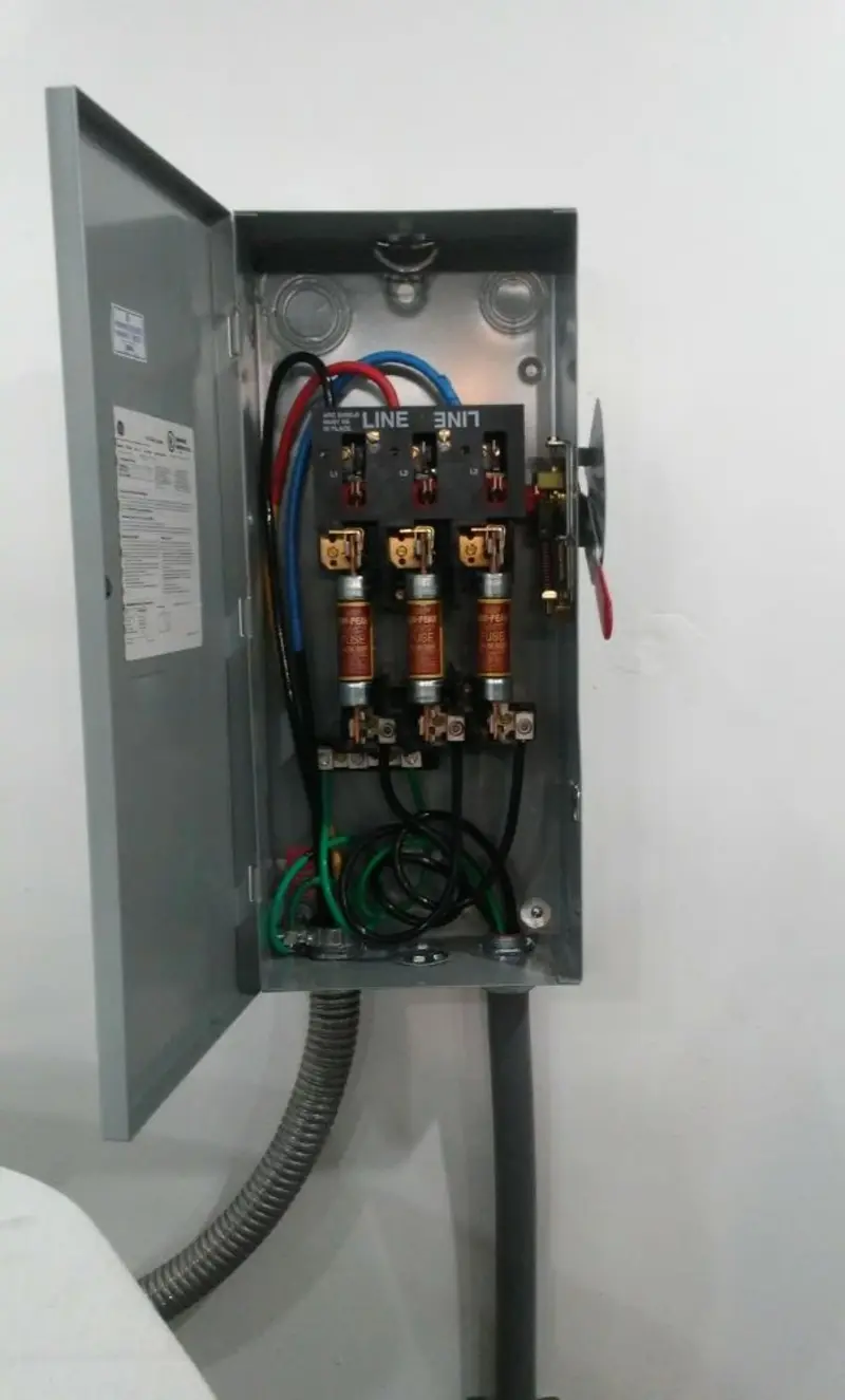 Three-phase disconnect switch installed for Smoke Detector Installation in Sandston